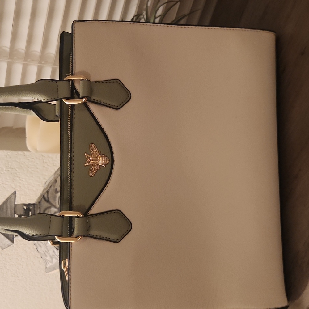 ISA CAPI Sage & Cream Purse - Picture 2 of 11
